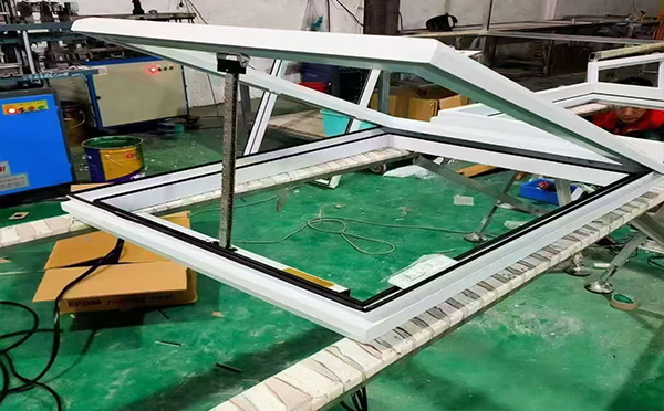 某地下车库出入口凤翔排烟窗配置工程