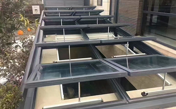 某轨道交通车辆维修车间凤翔排烟窗应用