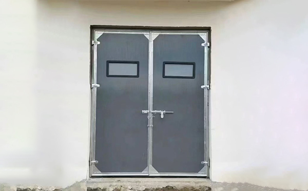 凤翔工业门在高温作业区域的运行表现